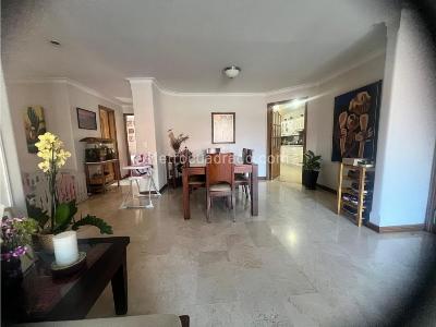 Apartamento de 3 alcobas en venta en Laureles, Medellín, 155 m² · foto 2 de 20