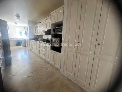 Apartamento de 3 alcobas en venta en Laureles, Medellín, 155 m² · foto 4 de 20