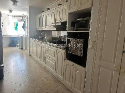 Apartamento de 3 alcobas en venta en Laureles, Medellín, 155 m² · foto 5 de 20