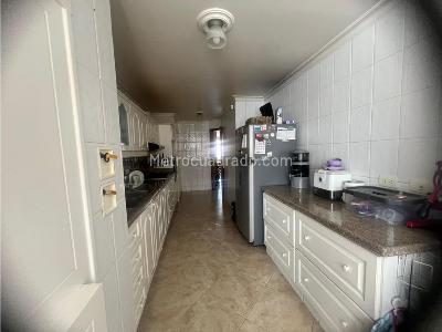Apartamento de 3 alcobas en venta en Laureles, Medellín, 155 m² · foto 9 de 20