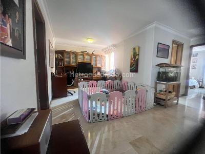 Apartamento de 3 alcobas en venta en Laureles, Medellín, 155 m² · foto 10 de 20