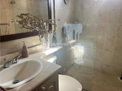 Apartamento de 3 alcobas en venta en Laureles, Medellín, 155 m² · foto 15 de 20
