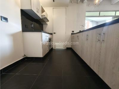 Apartaestudio en venta en El Tesoro, Medellín, 70 m² · foto 2 de 20