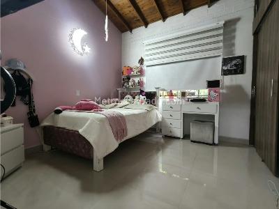 Casa de 2 alcobas en venta en Camino Verde, Envigado, 136 m² · foto 16 de 20