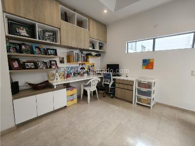 Casa de 4 alcobas en venta en Altos Del Poblado, Medellín, 266 m² · foto 13 de 20