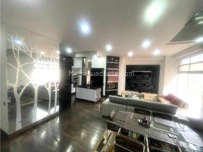 Apartamento de 2 alcobas en venta en Chico Norte, Bogotá, 113 m² · foto 2 de 11