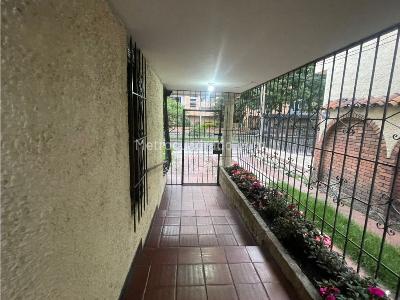 Casa de 3 alcobas en venta en Santa Paula, Bogotá, 600 m² · foto 2 de 20