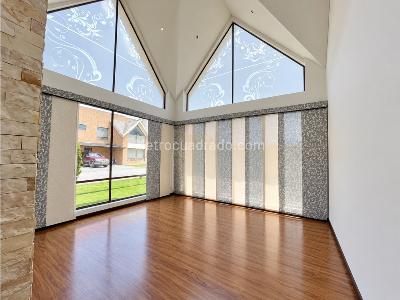 Casa de 3 alcobas en arriendo en Calahorra, Cajicá, 233 m² · foto 4 de 10