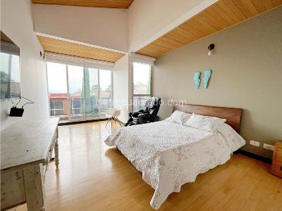 Casa de 4 alcobas en venta en Loma De Zuñiga, Envigado, 345 m² · foto 3 de 16