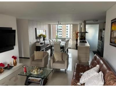 Apartamento de 3 alcobas en venta en El Poblado, Medellín, 131 m² · foto 3 de 18