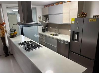 Apartamento de 3 alcobas en venta en El Poblado, Medellín, 131 m² · foto 7 de 18
