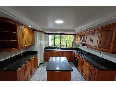 Apartamento de 4 alcobas en venta en El Poblado, Medellín, 250 m² · foto 16 de 20