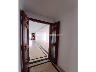 Apartamento de 4 alcobas en venta en El Poblado, Medellín, 250 m² · foto 19 de 20