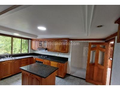 Apartamento de 4 alcobas en venta en El Poblado, Medellín, 250 m² · foto 2 de 20