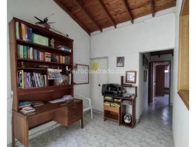Casa de 4 alcobas en venta en Robledo, Medellín, 204 m² · foto 3 de 10