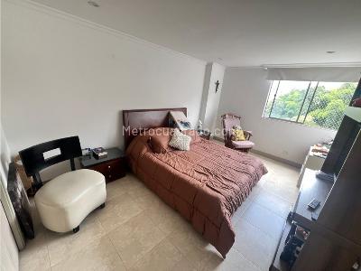 Apartamento de 3 alcobas en venta en Loma De Las Brujas, Envigado, 85 m² · foto 4 de 17