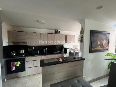 Apartamento de 3 alcobas en venta en Loma De Las Brujas, Envigado, 85 m² · foto 5 de 17