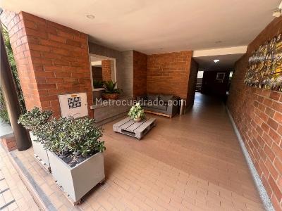 Apartamento de 3 alcobas en venta en Loma De Las Brujas, Envigado, 85 m² · foto 11 de 17