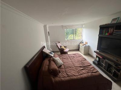 Apartamento de 3 alcobas en venta en Loma De Las Brujas, Envigado, 85 m² · foto 13 de 17