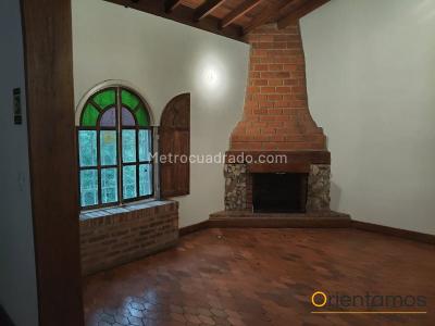 Casa en arriendo en El Poblado, Medellín · foto 2 de 20