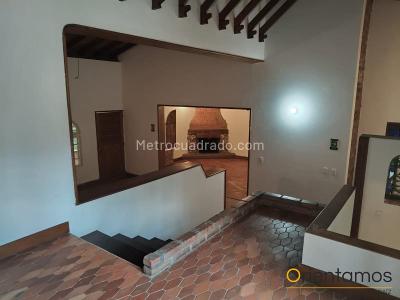 Casa en arriendo en El Poblado, Medellín · foto 3 de 20