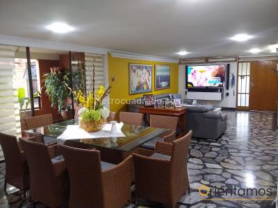 Apartamento de 3 alcobas en arriendo en El Poblado, Medellín, 211 m² · foto 4 de 18