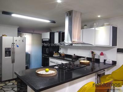 Apartamento de 3 alcobas en arriendo en El Poblado, Medellín, 211 m² · foto 5 de 18