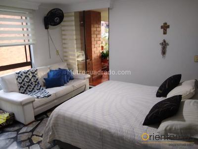 Apartamento de 3 alcobas en arriendo en El Poblado, Medellín, 211 m² · foto 13 de 18