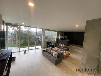 Casa de 4 alcobas en arriendo en Altos De Palmas, Envigado, 1000 m² · foto 2 de 12