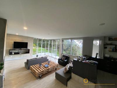 Casa de 4 alcobas en arriendo en Altos De Palmas, Envigado, 1000 m² · foto 3 de 12