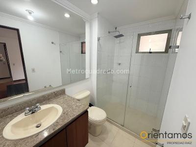 Apartamento de 3 alcobas en venta en El Poblado, Medellín, 130 m² · foto 14 de 20