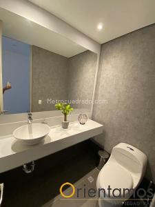 Apartamento de 2 alcobas en arriendo en El Poblado, Medellín, 94 m² · foto 9 de 10