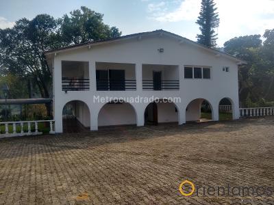 Casa de 5 alcobas en arriendo en Belen, Medellín, 1500 m² · foto 2 de 20