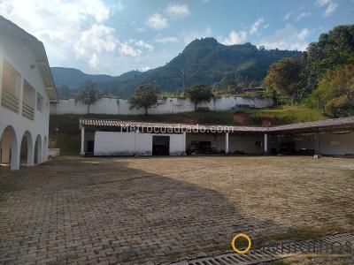 Casa de 5 alcobas en arriendo en Belen, Medellín, 1500 m² · foto 4 de 20