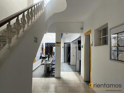 Casa de 5 alcobas en arriendo en Prado Centro, Medellín, 690 m² · foto 2 de 11