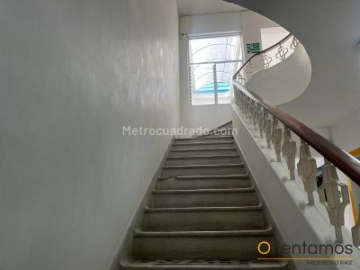 Casa de 5 alcobas en arriendo en Prado Centro, Medellín, 690 m² · foto 3 de 11