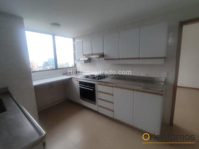 Apartamento de 3 alcobas en arriendo en Las Lomas, Medellín, 202 m² · foto 2 de 17