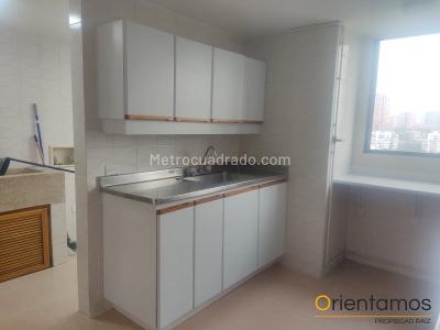 Apartamento de 3 alcobas en arriendo en Las Lomas, Medellín, 202 m² · foto 3 de 17