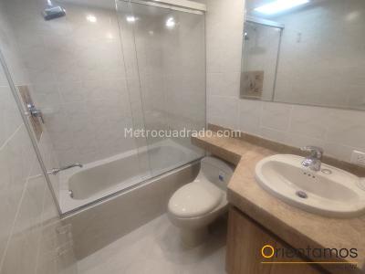 Apartamento de 3 alcobas en arriendo en Las Lomas, Medellín, 202 m² · foto 11 de 17