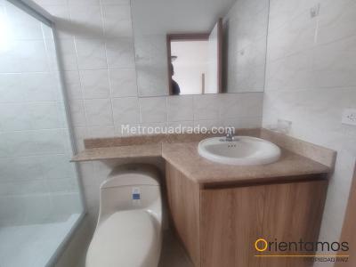Apartamento de 3 alcobas en arriendo en Las Lomas, Medellín, 202 m² · foto 12 de 17