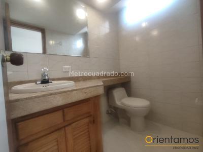 Apartamento de 3 alcobas en arriendo en Las Lomas, Medellín, 202 m² · foto 16 de 17