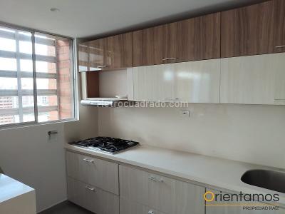 Apartamento de 3 alcobas en arriendo en El Poblado, Medellín, 117 m² · foto 2 de 19