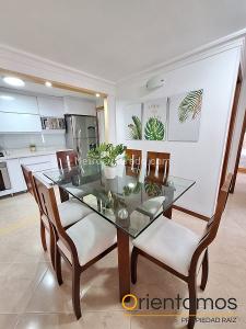 Apartamento de 3 alcobas en arriendo en Castropol, Medellín, 87 m² · foto 2 de 16