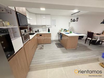 Casa de 3 alcobas en venta en El Poblado, Medellín, 200 m² · foto 3 de 20