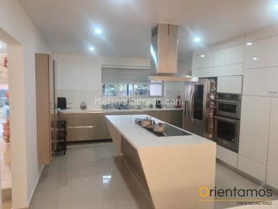 Casa de 4 alcobas en venta en El Poblado, Medellín, 529 m² · foto 10 de 20