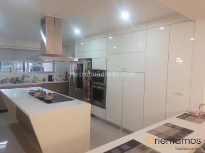 Casa de 4 alcobas en venta en El Poblado, Medellín, 529 m² · foto 11 de 20