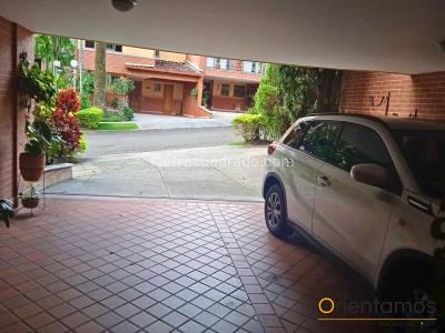 Casa de 3 alcobas en venta en Envigado, Envigado, 300 m² · foto 2 de 20