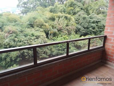 Apartamento en venta en El Poblado, Medellín · foto 4 de 20
