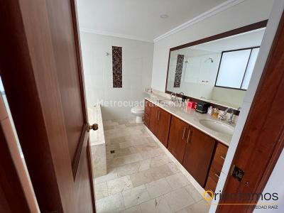 Apartamento de 4 alcobas en venta en El Poblado, Medellín, 405 m² · foto 19 de 20