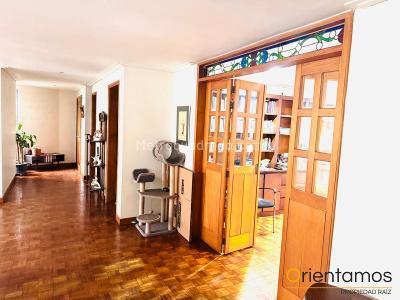 Apartamento de 3 alcobas en venta en La Florida, Medellín, 208 m² · foto 10 de 19